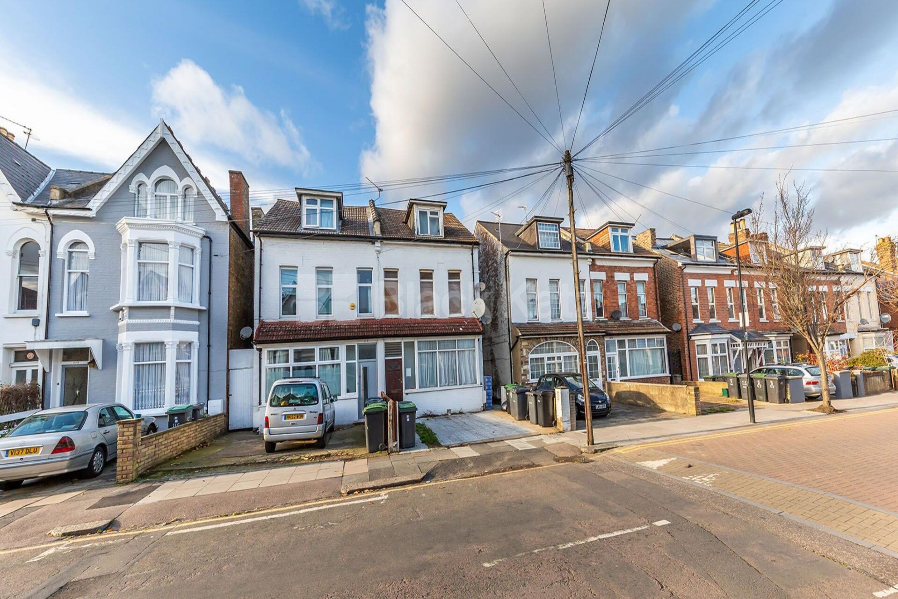 Lovely and bright 1 bedroom property within a beautiful house conversion  Whittington Road, Bounds Green N22